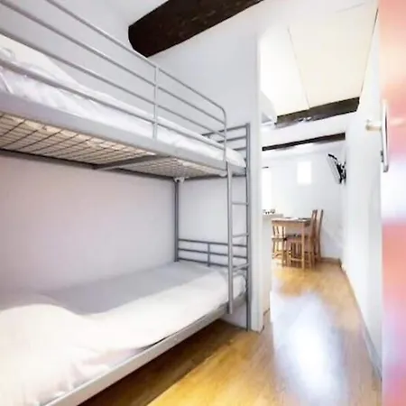 アパート Studio For 4 People コリウール