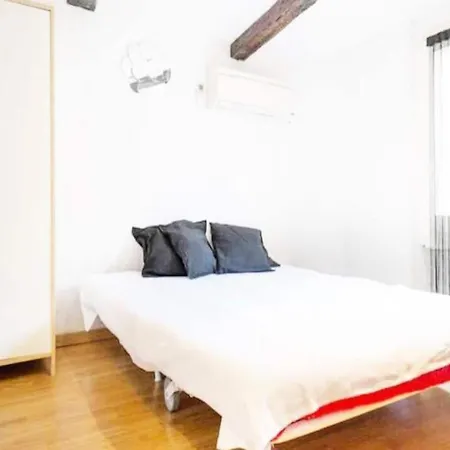 Studio For 4 People アパート コリウール